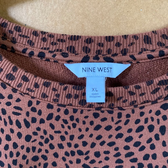 Nine West XL Top In a Leopard Print - Picture 5 of 5